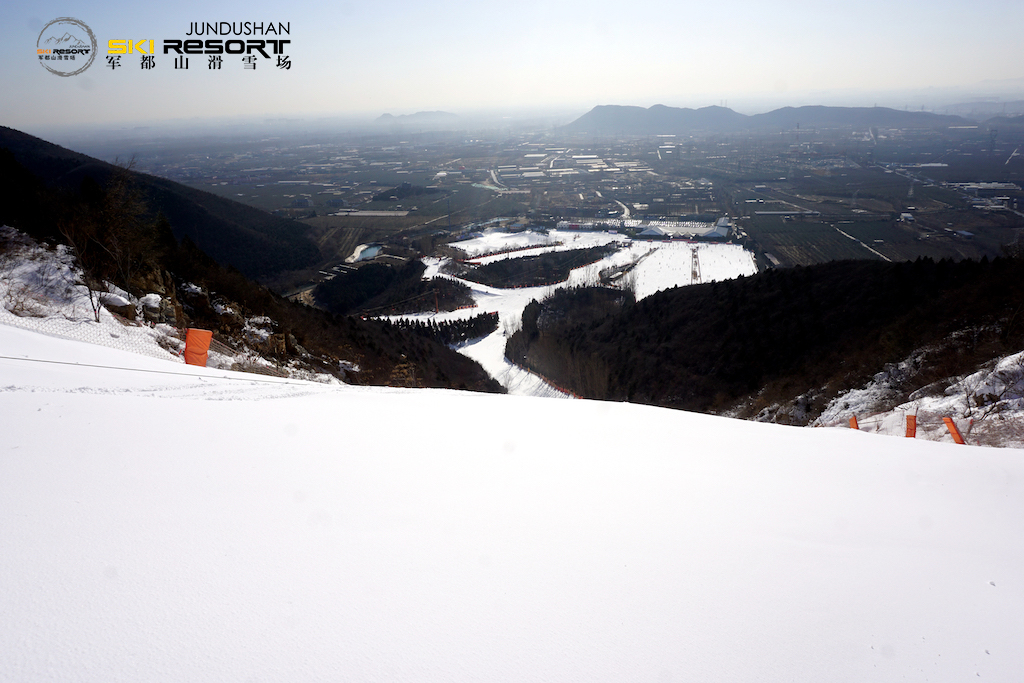 2018/19雪季军都山滑雪场高级道开放暨元旦价格公告